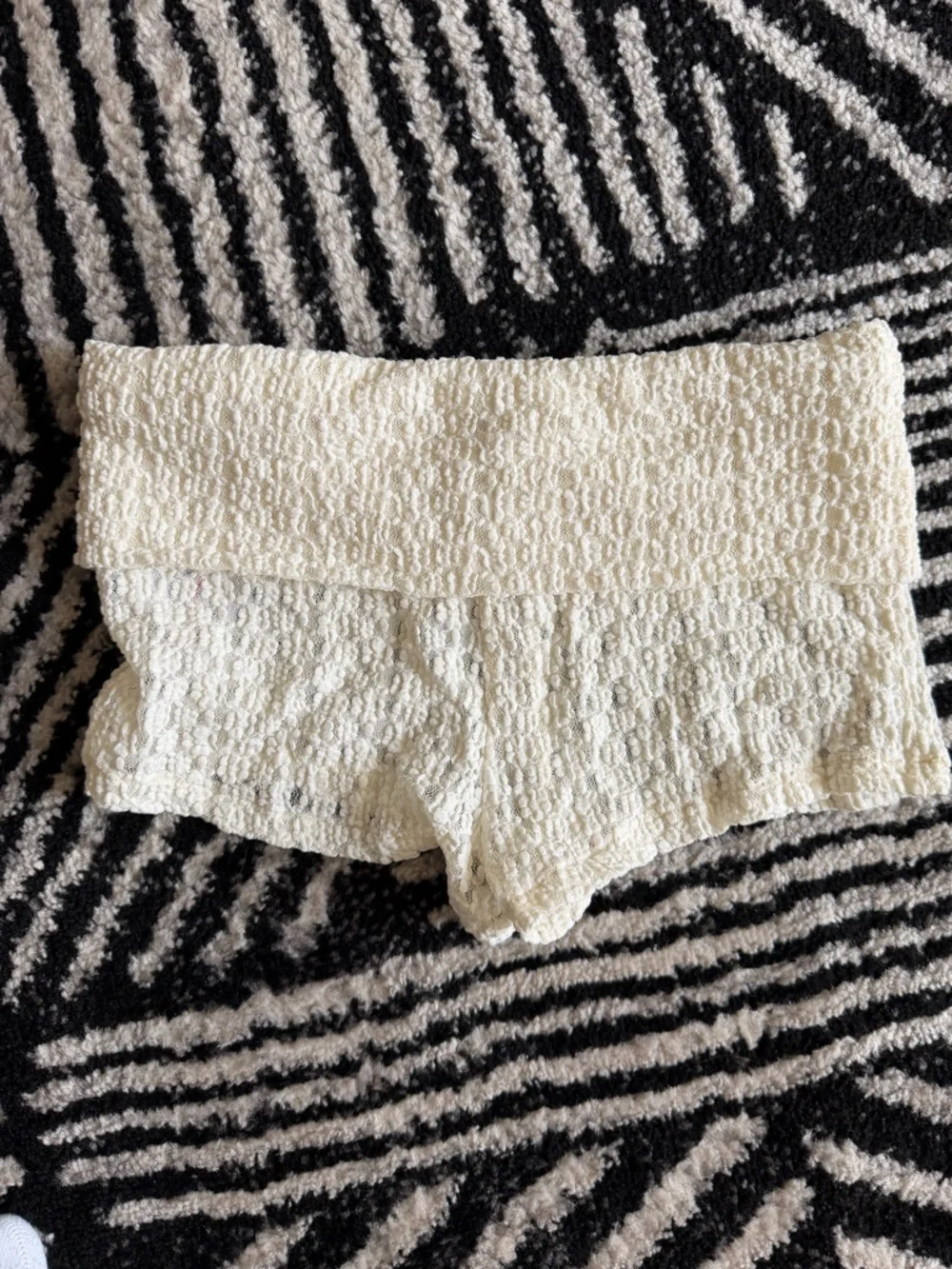 EDIKTED Rye Sheer Textured Fold Over Shorts - Picture 4 of 4